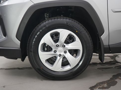 Used 2022 Toyota RAV4 LE AWD/4WD image 27