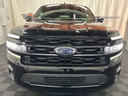 Used 2024 Ford Expedition Max Limited AWD/4WD image 3