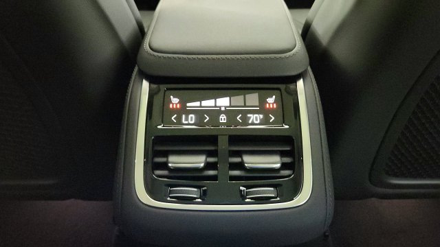New 2026 Volvo XC90 T8 Plus w/ Protection Package AWD/4WD image 32