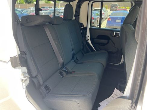 New 2025 Jeep Gladiator Sport AWD/4WD image 22