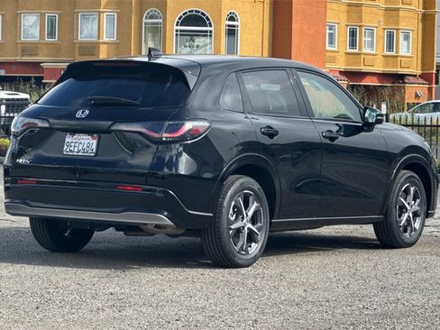 Certified 2023 Honda HR-V EX-L image 4
