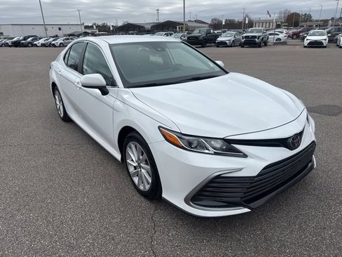 Used 2021 Toyota Camry LE image 7