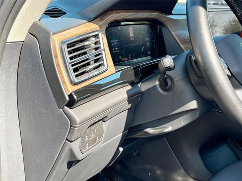 Used 2025 Volkswagen Atlas SE image 10