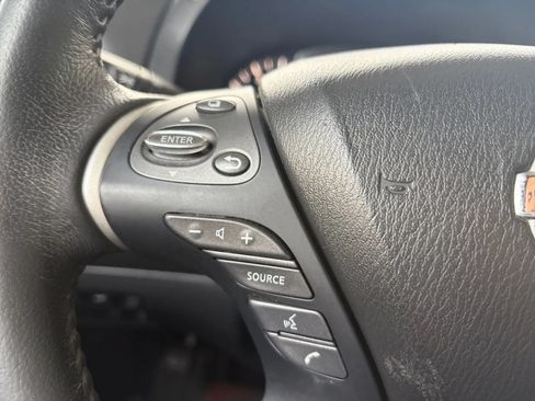 Used 2017 Nissan Pathfinder SL AWD/4WD image 32