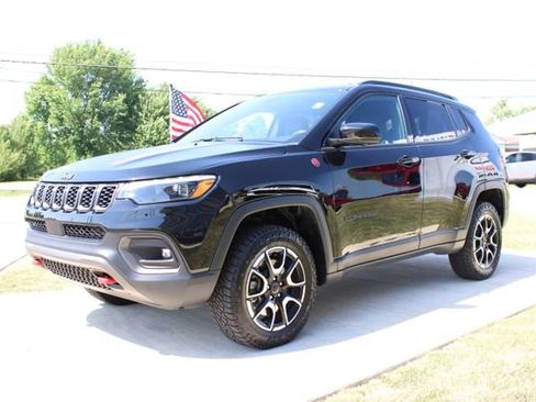 Used 2025 Jeep Compass Trailhawk w/ Trailhawk Elite Group AWD/4WD image 10