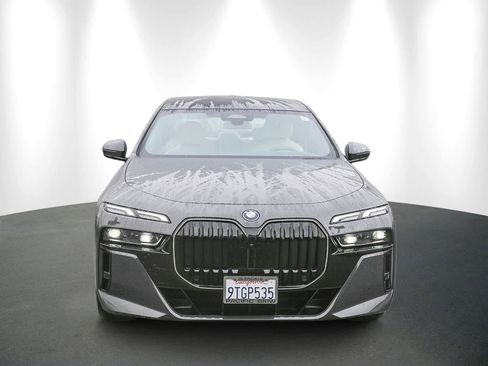 Used 2025 BMW 750e xDrive w/ Premium Package image 2