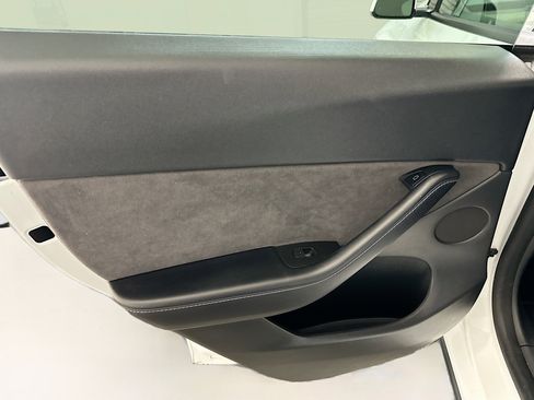 Used 2022 Tesla Model Y Long Range image 28