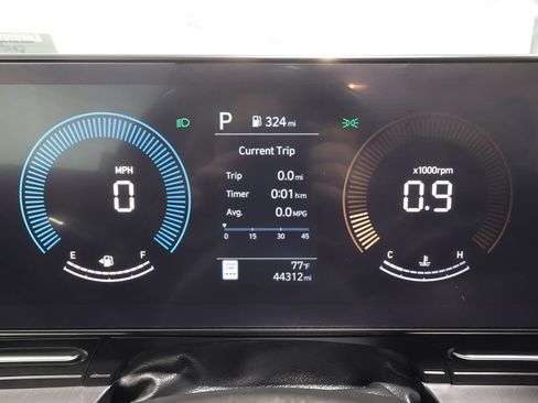 Used 2025 Hyundai Kona SEL FWD image 11