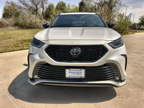 Used 2023 Toyota Highlander XSE image 7