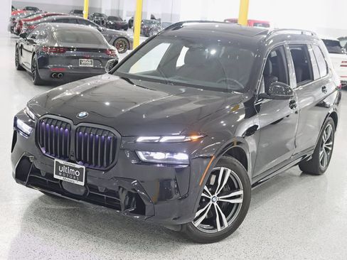 Used 2024 BMW X7 xDrive40i w/ M Sport Package AWD/4WD image 5