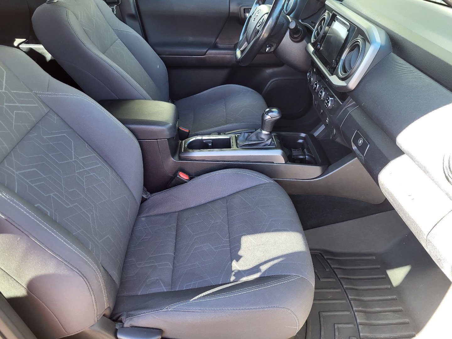 Used 2016 Toyota Tacoma TRD Off-Road w/ Towing Package AWD/4WD image 11