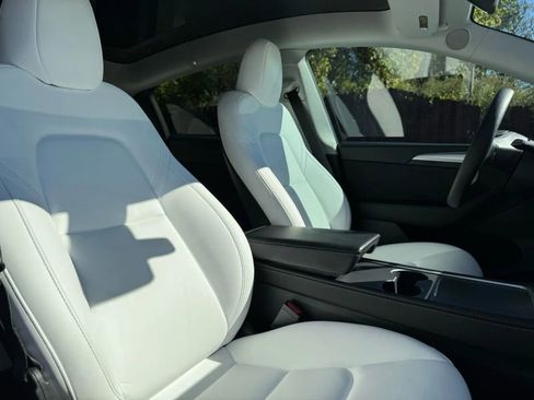 Used 2023 Tesla Model Y Long Range image 26