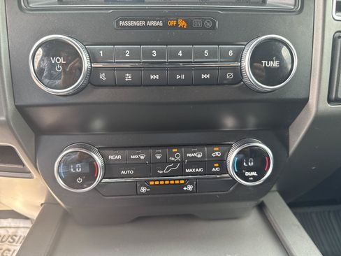 Used 2019 Ford Expedition XLT RWD image 17