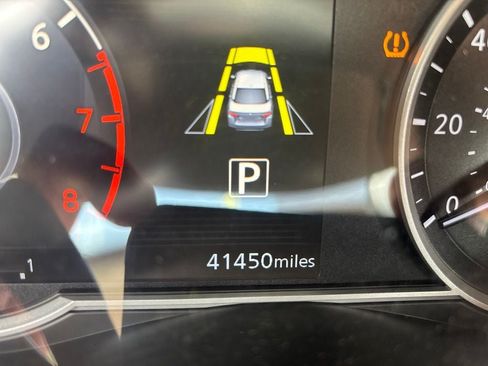 Used 2024 Nissan Versa SR w/ Trunk Package FWD image 14