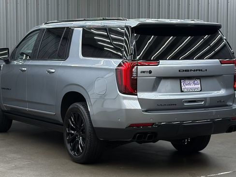 Used 2025 GMC Yukon XL Denali w/ Sun & Power Step Package AWD/4WD image 3