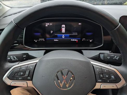 Certified 2025 Volkswagen Jetta SE w/ Sunroof Package FWD image 34