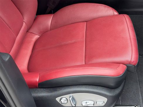 Used 2022 Porsche Macan S image 45