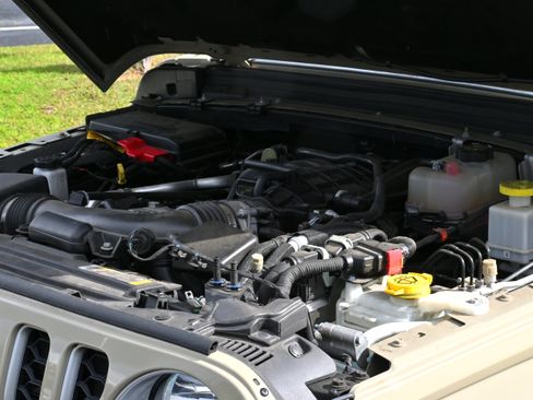 Used 2022 Jeep Gladiator Overland image 35