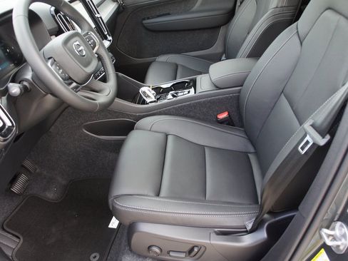 New 2026 Volvo XC40 B5 Plus w/ Protection Package Premier image 17