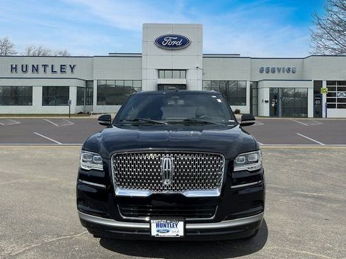 Used 2022 Lincoln Navigator Reserve image 3
