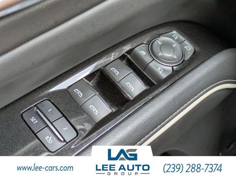 Used 2022 Cadillac Escalade ESV Premium Luxury RWD image 19