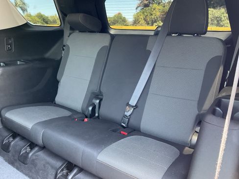 Used 2019 Chevrolet Traverse LT FWD image 25