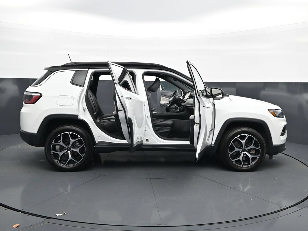 Used 2025 Jeep Compass Limited AWD/4WD image 36