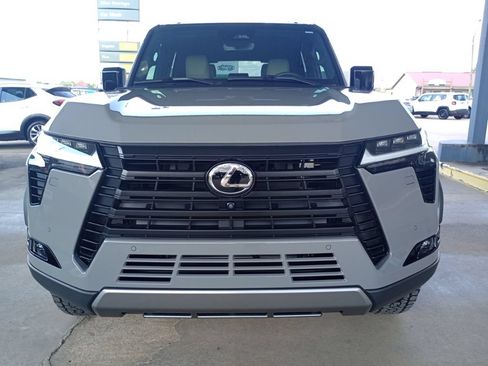 Used 2026 Lexus GX 550 w/ Accessory Package (CT) AWD/4WD image 8