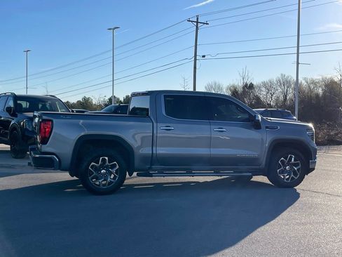 Used 2023 GMC Sierra 1500 SLT w/ SLT Premium Package AWD/4WD image 8