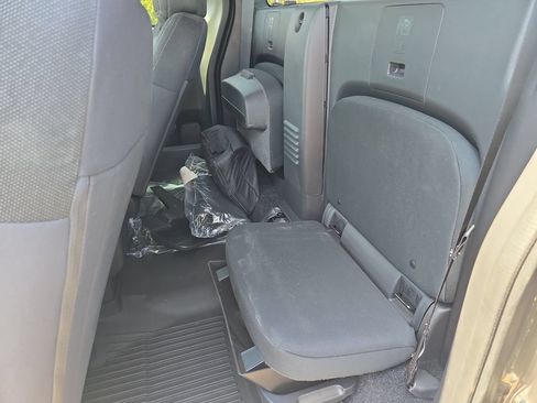 Used 2025 Nissan Frontier SV RWD image 19