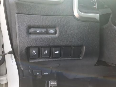 Used 2018 Nissan Murano SL w/ Moonroof Package image 23