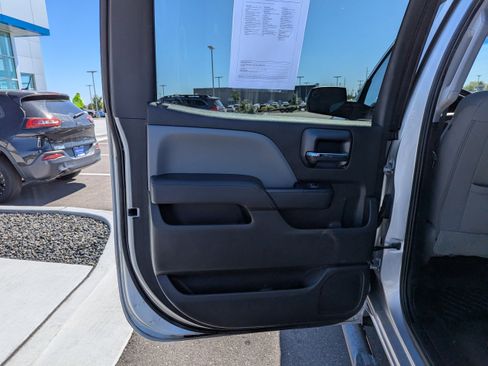 Used 2018 Chevrolet Silverado 1500 Custom w/ Custom Value Package AWD/4WD image 27