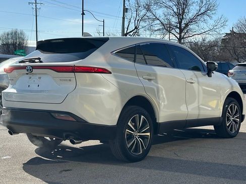 Used 2022 Toyota Venza XLE image 11