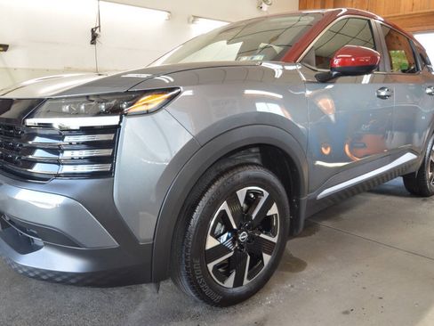 Used 2025 Nissan Kicks SV AWD/4WD image 26