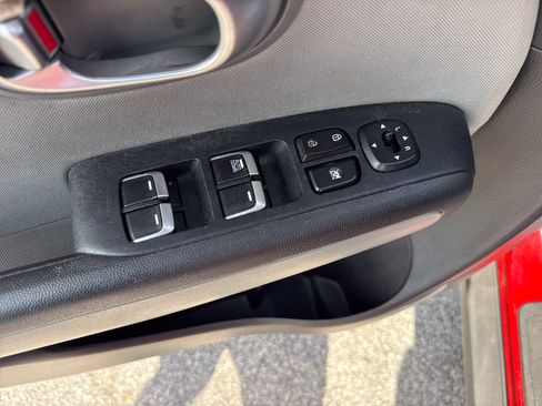 Used 2019 Kia Soul FWD image 29