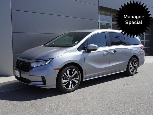 Used 2023 Honda Odyssey Touring image 3