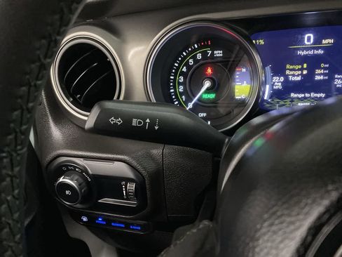 Used 2023 Jeep Wrangler Unlimited image 24