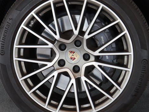 Certified 2023 Porsche Cayenne Platinum Edition AWD/4WD image 13