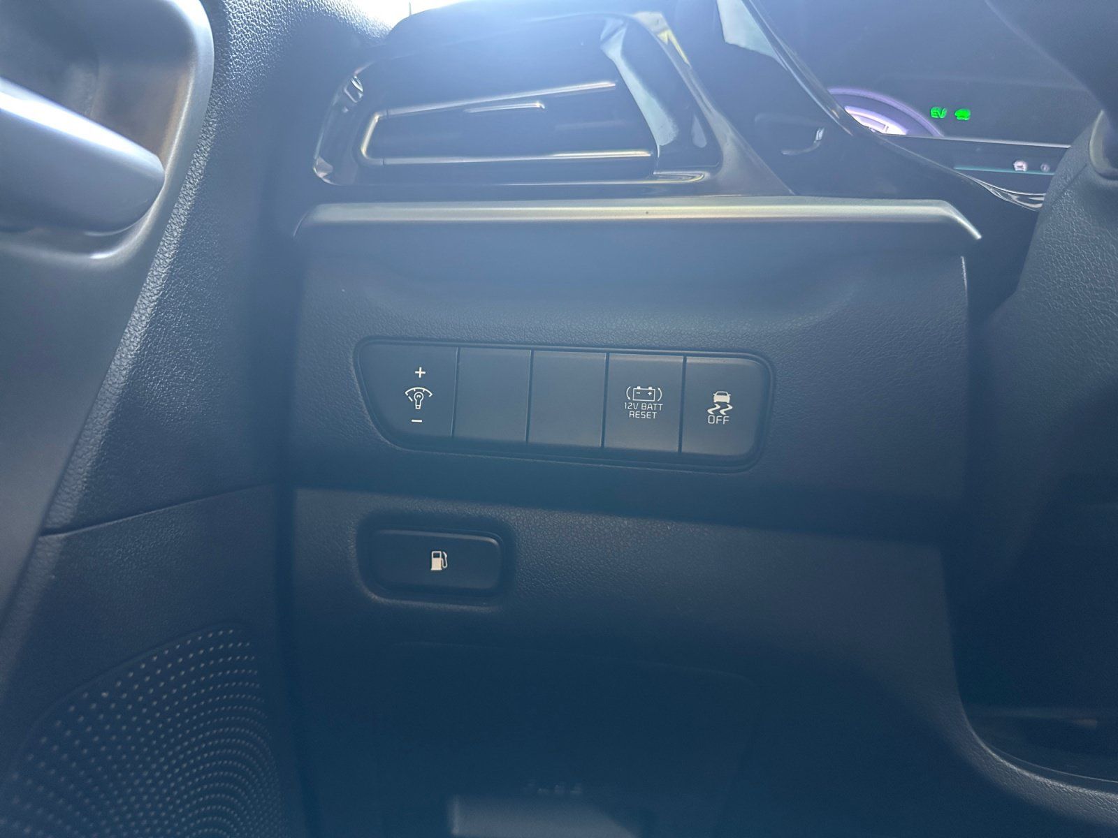 Used 2022 Kia Niro LX FWD image 25