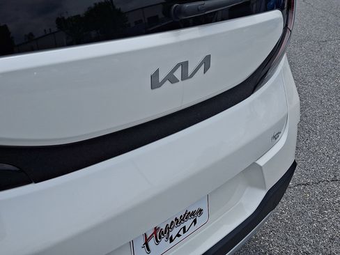Certified 2025 Kia Soul LX w/ LX Technology Package FWD image 30