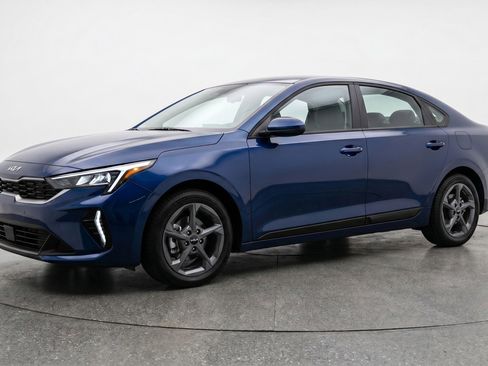 Used 2025 Kia K4 LXS FWD image 3