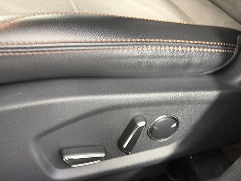 Used 2017 Ford Explorer XLT w/ Equipment Group 202A AWD/4WD image 26
