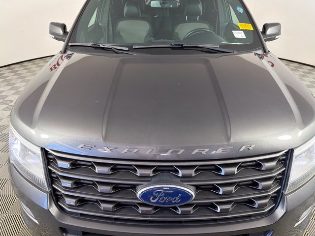 Used 2017 Ford Explorer XLT w/ Equipment Group 202A AWD/4WD image 6