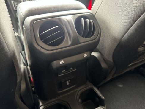 Used 2025 Jeep Wrangler Unlimited Rubicon AWD/4WD image 22