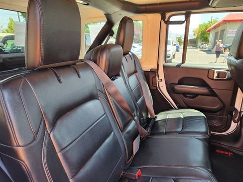 Used 2018 Jeep Wrangler Unlimited Sahara image 11