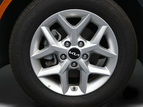 Used 2025 Kia Soul LX w/ LX Technology Package FWD image 10