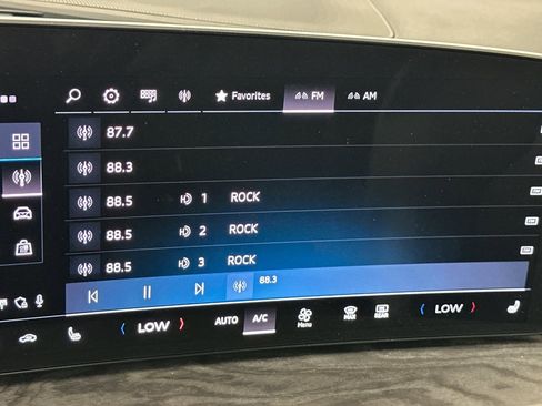 Used 2025 Audi Q5 Premium w/ Convenience Package image 17