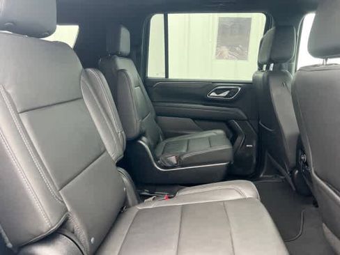 Used 2022 Chevrolet Suburban LT w/ LT Signature Plus Package image 13