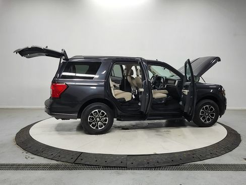 Used 2024 Ford Expedition XLT RWD image 16