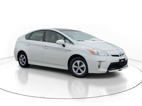Used 2015 Toyota Prius Three image 1